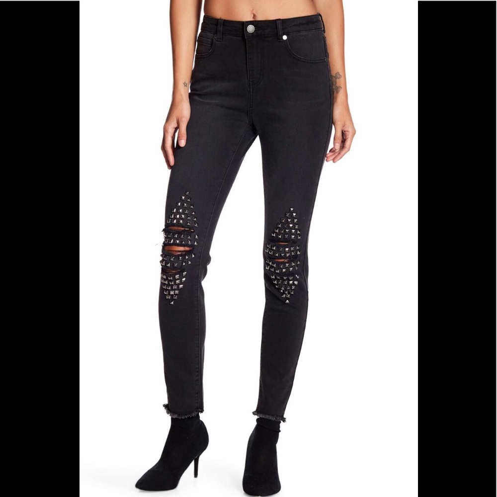 NWT Romeo & Juliet Couture Skinny Jeans Final sale